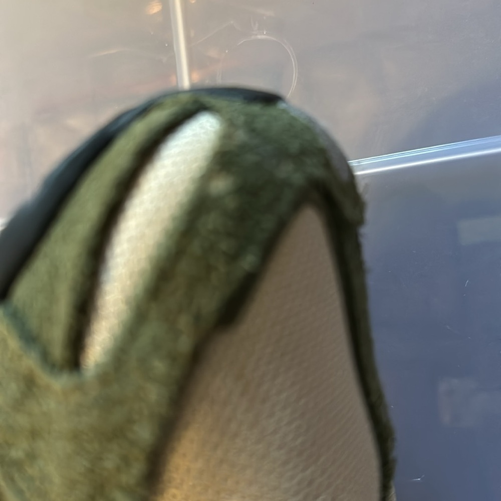 NIKE SHOX GENTLY USED! Size 8.5M.  Colors olive green. - Picture 5 of 8